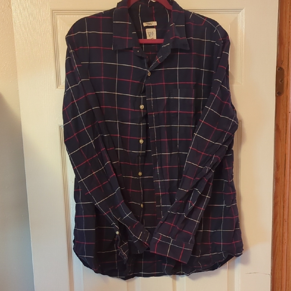 GAP Casual Button Down Shirt in Blue and Red